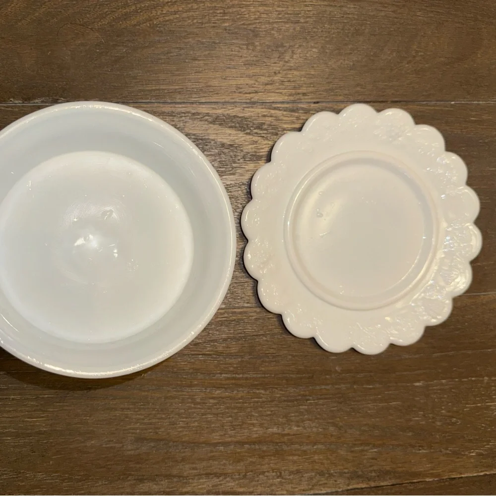 Vtg Westmoreland Milk Glass Old Quilt Cheese Dish With Cover 7" - Picture 6 of 9